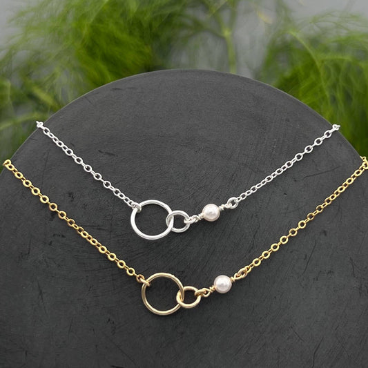 Interlocking Pearl Necklace